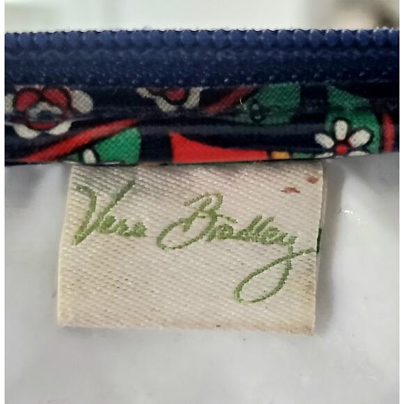 Vera Bradley Stay Cooler Lunch Bag - Red Green Paisley Vinyl, Wipe Clean Int. - Picture 5 of 6